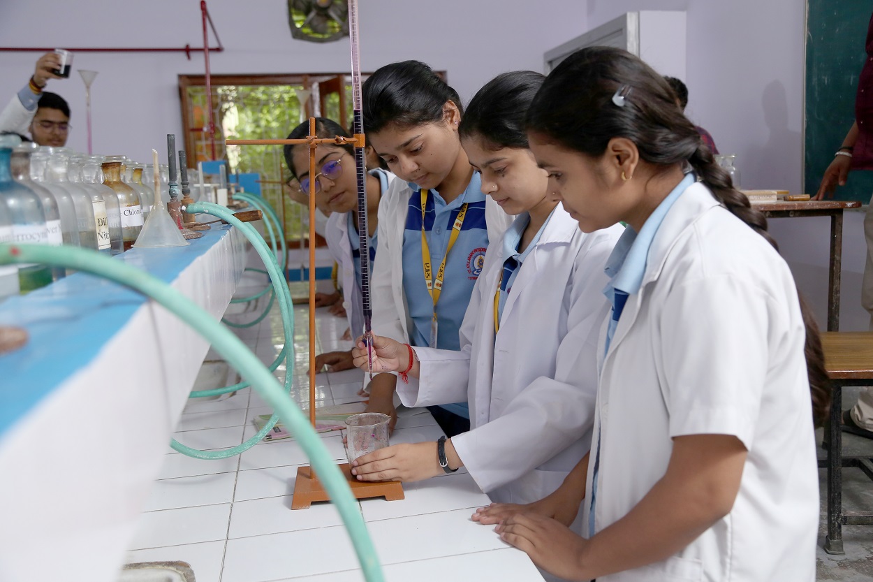 Students in science lab