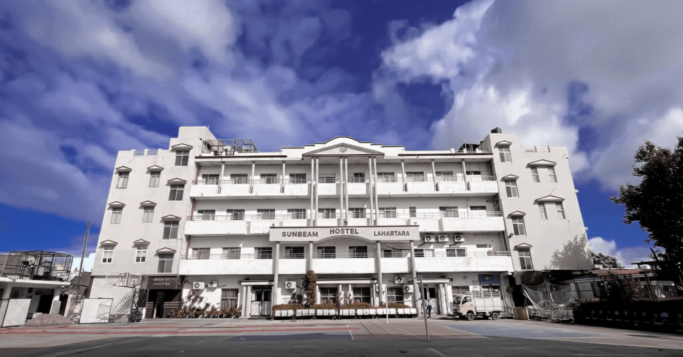 Best School In Varuna