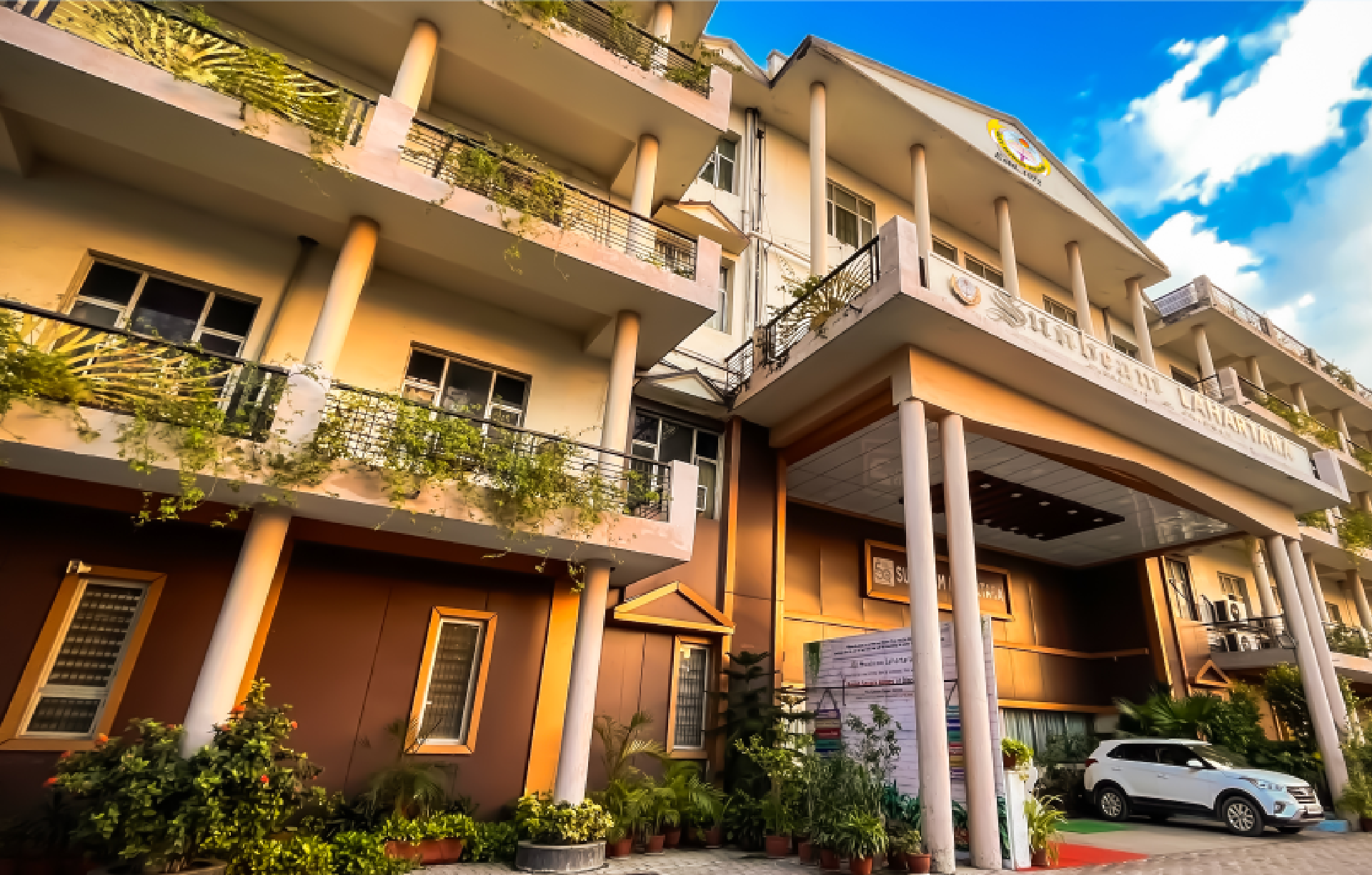 Best School In Lahartara