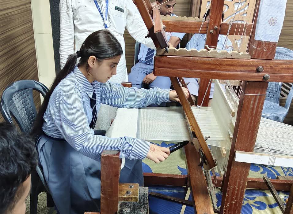 Best School In Lahartara