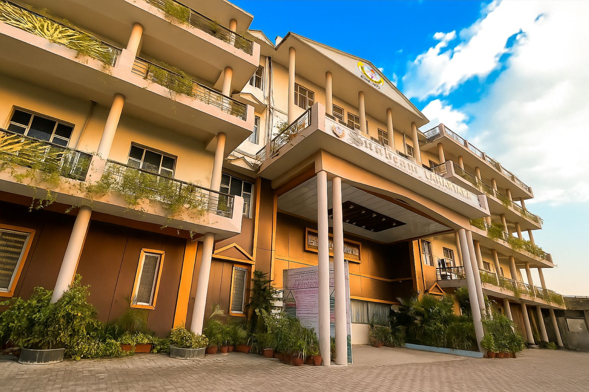 Best School In Lahartara