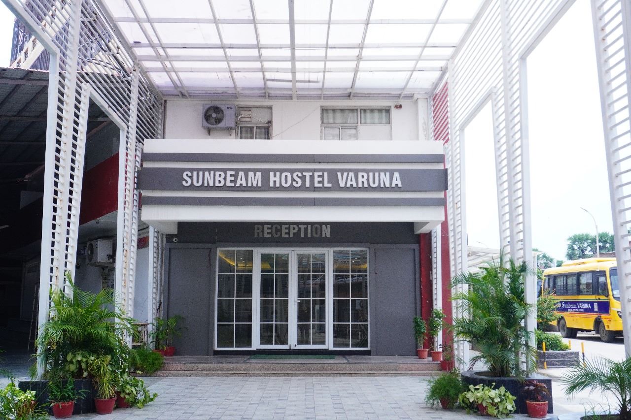 Best School In Varuna